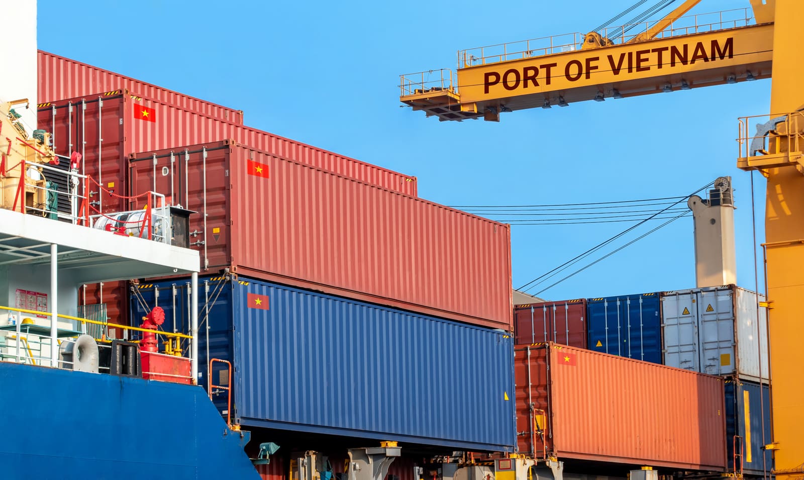 Containerterminal eines bedeutenden Seehafens in Vietnam
