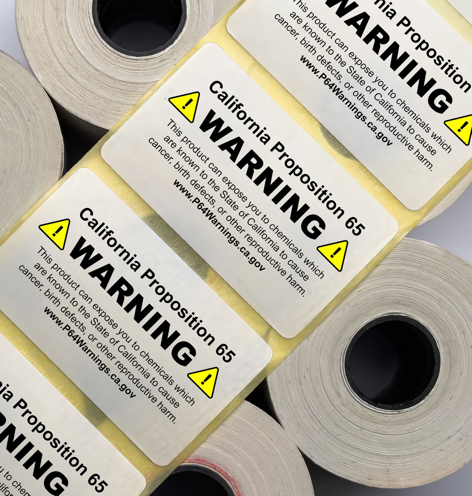 Verbraucherprodukte mit Warnhinweisen zu California Proposition 65 auf der Verpackung